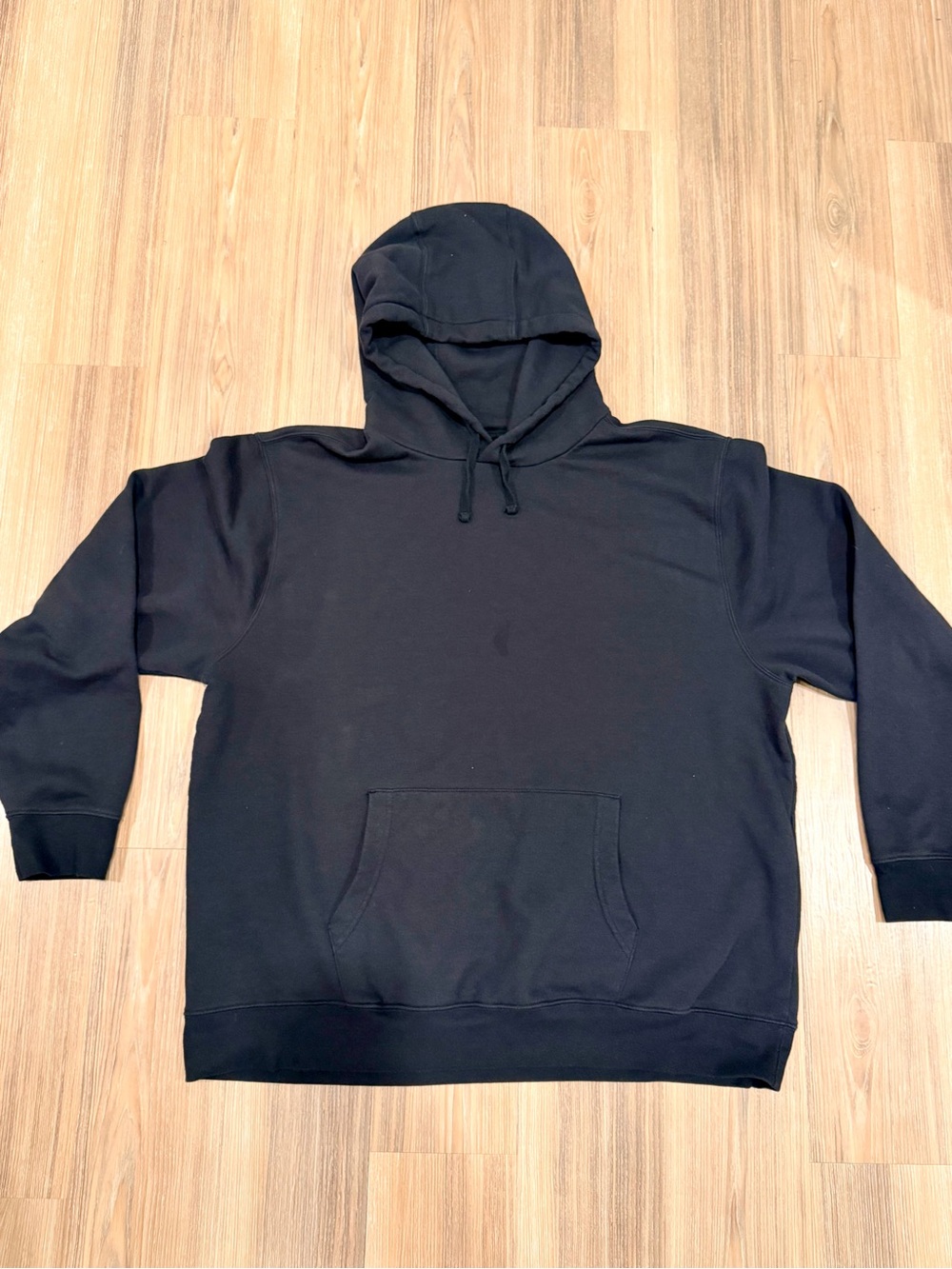 Fresh Clean Threads Men’s XXL Classic Black Men's Hooded Sweatshirt